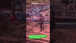 TORCEDORES DO ATLÉTICO REGISTRAM ABUSO DE AUTORIDADE DE POLICIAL MILITAR CONTRA MULHER [upl. by Venetis144]