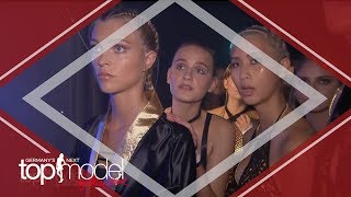 Beinahunfall beim Walk  Germanys next Topmodel 2017  ProSieben [upl. by Arturo]