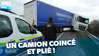 Un camion rentre dans les rails de sécurité [upl. by Dido]