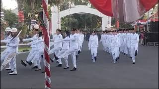 upacara penuruna bendera merah putih HUT RI ke 79 oleh pasukan paskibraka provinsi jawa timur 2024 [upl. by Ahsinawt]