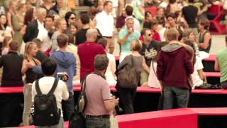 Staged Flashmob – Walzertraum im Museumsquartier  Volksoper Wien [upl. by Inah]