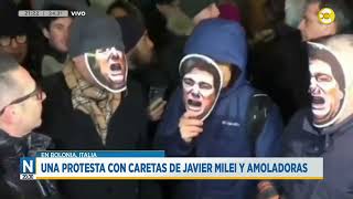 Italia en Bolonia quotprotestaronquot con caretas de Milei y amoladoras │Noticias a las 2030│ 220124 [upl. by Atikir437]