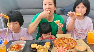 ăn Pizza 🍕  gà 🍗 sốt chua ngọt và phô mai 🧀 kéo sợi  lâu rồi mới quay ăn uống lại [upl. by Seditsira]