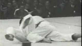 Judo Tokyo 1964 Geesink NED  Kaminaga JPN [upl. by Ardle]