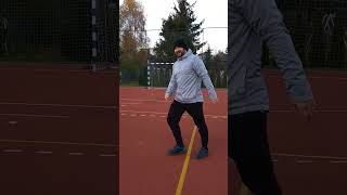 Free kick tutorial  Trenuj wolne w dni wolne od biegania [upl. by Ahseit364]