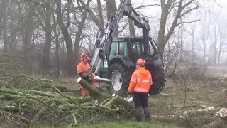 BOMEN ZAGEN MET STIHL VALTRA  KRAAN [upl. by Schultz]