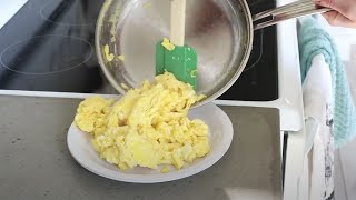 HOW TO MAKE STAINLESS STEEL PANS NONSTICK  Cooking Eggs w NO Sticking  quotLeidenfrost Effectquot Trick [upl. by Sadie]