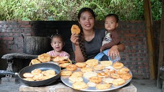 Harvest corn and bring it to the market to sell  make corn cakes to eat with your children [upl. by Selokcin336]