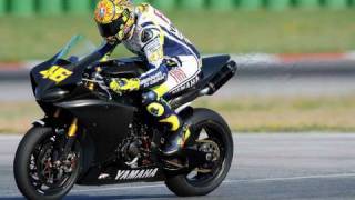 VALENTINO ROSSI SCATENATO TORNA IN MOTO CON LE STAMPELLE [upl. by Eelaroc]