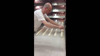 バゲットの達人 パリのパン屋 クープ編 Un boulanger qui fait des baguettes à Paris [upl. by Ainer]