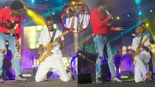 Bercy Saloum À genoux sur Scène le guitariste de Wally Seck Cheikh Niane étonne le public… [upl. by Lula]