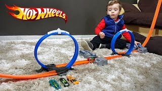 HOT WHEELS PISTA DE CORRIDA COM 2 LOOPINGS E 2 SPEED BOOSTERS HotWheels Racing Toys Cars 🚗 🚙 [upl. by Lusa133]