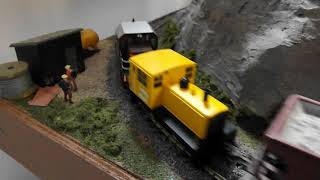 A 600mm x 600mm HO Scale quotPizzaquot Layout A double header mixed train [upl. by Odyssey]