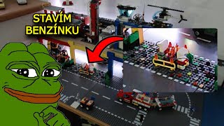 STAVÍM BENZÍNKU A NEJSTARŠÍ LEGO SET RADAS MĚSTO 8 [upl. by Claude]