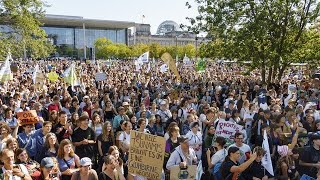 Fridays for Future demonstriert in Berlin für besseren Klimaschutz [upl. by Tobias]