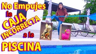 NO EMPUJES LA CAJA INCORRECTA A LA PISCINA  TV Ana Emilia [upl. by Nrubloc894]