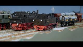 Smalspoorlocomotief DRG BR99 679 met dynamic smoke [upl. by Jsandye62]