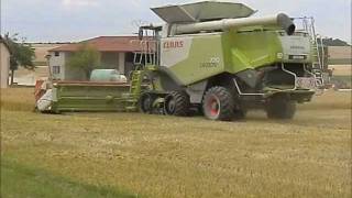 Moisson 2011 avec Claas lexion 770 TT V1050 et 670 V750 [upl. by Cousin]