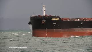 Bulk carrier COTINGA leaving A Coruña 4K [upl. by Thissa]