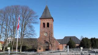 Hillerød kirke ringer til gudstjeneste [upl. by Ainotal199]