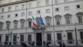 Palazzo Chigi a Roma  sede del Governo Italiano  Consiglio dei Ministri [upl. by Oirad]