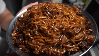 퇴근 후 불어버린 꾸덕한 해물쟁반짜장면 amp 군만두 먹방  Jajangmyeon  Mukbang  Asmr [upl. by Harret977]