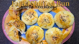 Fajita stuffed Bun l Indian and Pakistani Cuisine l Recipe by Dehli walon کے pakwan [upl. by Hazrit]