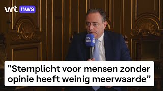 De Wever Radio 1 quotGemotiveerde kiezers met een gemotiveerde stem lijkt me beter dan stemplichtquot [upl. by Staford]