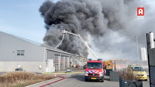 Eerste beelden zeer grote brand in loods vol tractoren van Vermeulen Groep [upl. by Ajiat]