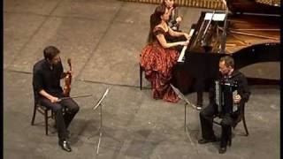 Milonga en Re Astor Piazzolla  Stravinsky Bekova Charyguine [upl. by Arreip]