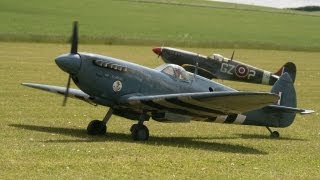 TWO LARGE 14 SCALE SPITFIRES AT NLMFC BALDOCK  MIKE amp KEN  2013 [upl. by Alberik939]