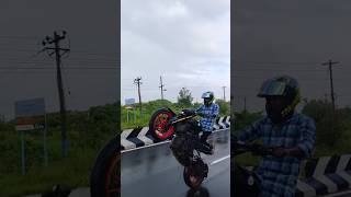 Mt 15 bikers rain 🌧️🌧️ time whelling on road 😌😌 mt15 rain trending shorts tamil bikelife [upl. by Grosberg]