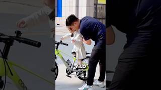 Le père offre un vélo à sa fille 🥰 [upl. by Sion]