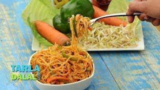 सेजवान नूडल्स Schezwan Noodles  Easy Restaurant Style Veg Chinese Noodles by Tarla Dalal [upl. by Amati]