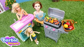 Barbie oyunları Barbie Ailesi bahçede mangal yapıyor Barbie videoları [upl. by Lockhart]