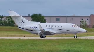 2005 Raytheon Hawker 800XP  Taxi amp Takeoff  New Century AirCenter JCIKIXD  N208HC [upl. by Nela]