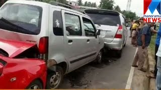 Accident in Aroor Edapally highway  Manorama News [upl. by Eatnwahs]