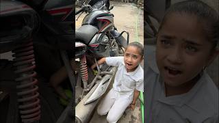 bacchi ka bike me hath fas gya😭🙏🏻 shorts emotiona youtubeshorts short [upl. by Nnylylloh]