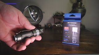 Jetbeam RRT01 Raptor The 950 Lumen EDC Flashlight [upl. by Oriana]