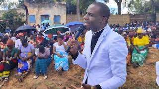 Rev Alexander Kambiri preaching at the funeral service Malomo Ntchisi [upl. by Nosiaj]