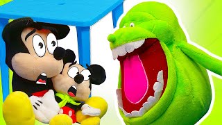 Mickey Mouse de peluche hace despertarse a un brócoli monstruo Juegos con slime para niños [upl. by Naji]