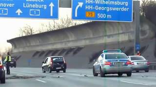 Weihnachten rücksichtslos  Unfall  Flucht auf der Autobahn 24122011 [upl. by Darill49]