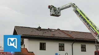 Brand durch Blitzeinschlag Großeinsatz in Holzkirchen bei München [upl. by Rehpinej229]