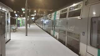 Départ sous la neige dun MI09 du RER A à Nanterre Université [upl. by Tioneb96]