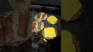 Hamburguesa doble provoleta cheddar y panceta 😎 shorts [upl. by Akinet]