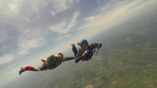 Kylian 15 ans et premier saut en parachute seul [upl. by Yesdnil937]