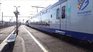 arrivé et départ du TER n°891003 en gare de Montereau à destination de Laroches Migennes [upl. by Jerrie]