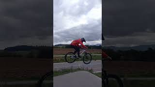 mtb mountainbikejumps downhill mtbjumps jump mtbjump tricks mtbcrash automobile fullsend [upl. by Latton]