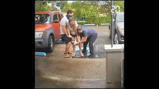 EtatsUnis Une femme accouche sur le parking dune maternité [upl. by Desberg]