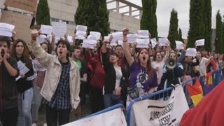 Estudiantes extremeños denuncian que repetir exámenes les castiga [upl. by Atekahs]